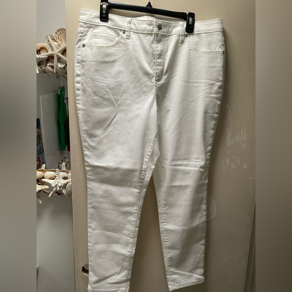 Universal Threads White Skinny Jeans Size 16 NWT